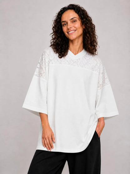KYOTO | ユニセックス レース パネリング Vネック Tシャツ / Unisex Lace Paneling V-Neck T-Shirt