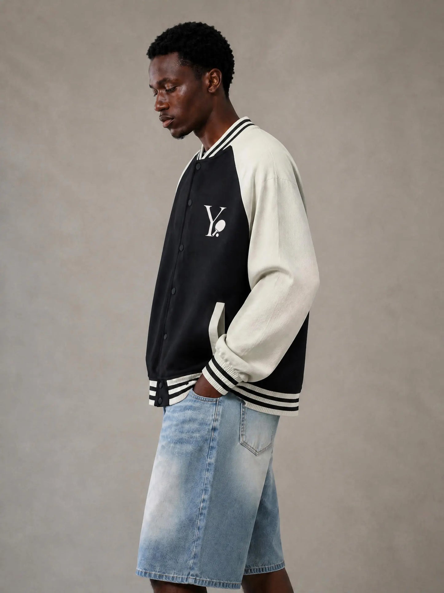 ユニセックス ツートーン ラグラン バーシティジャケット — Unisex Two-Tone Raglan Varsity Jacket