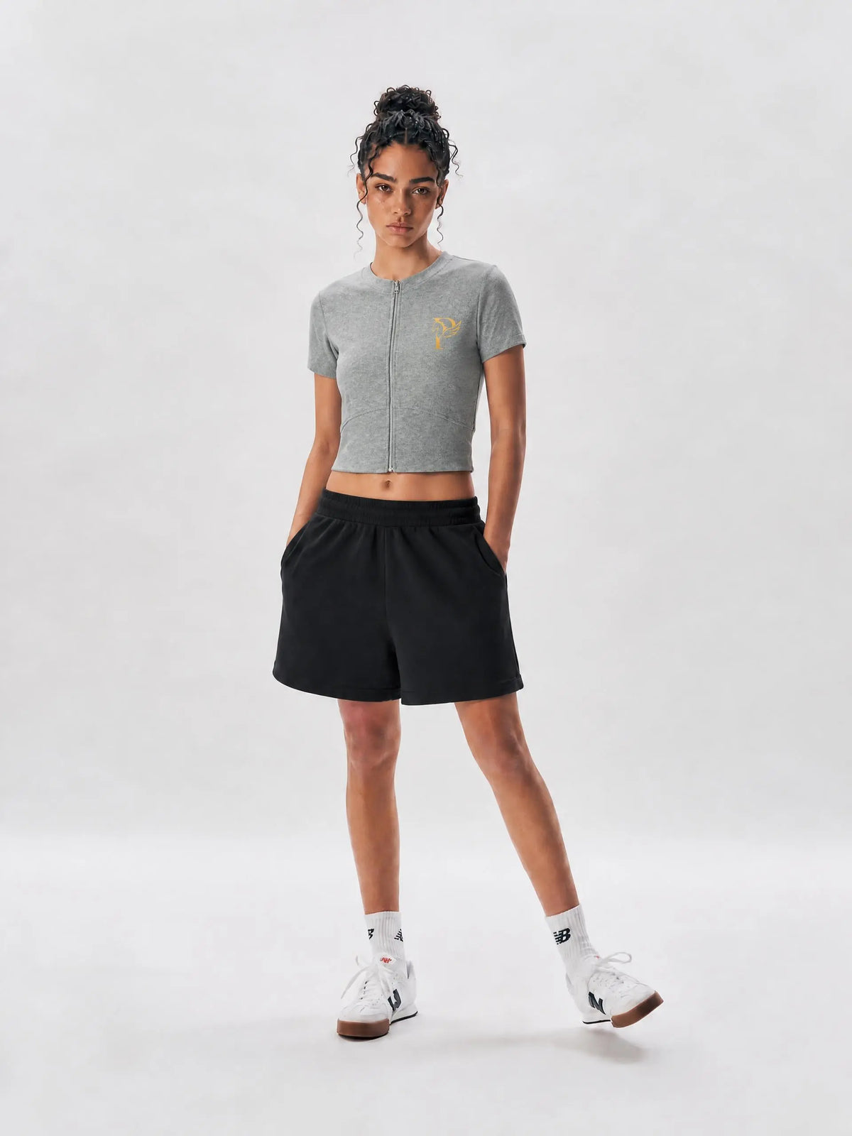 EQUESTRIAN CALON | ウィメンズ パネリング フルジップ クロップT — Women's Paneling Full-Zip Crop T-Shirt