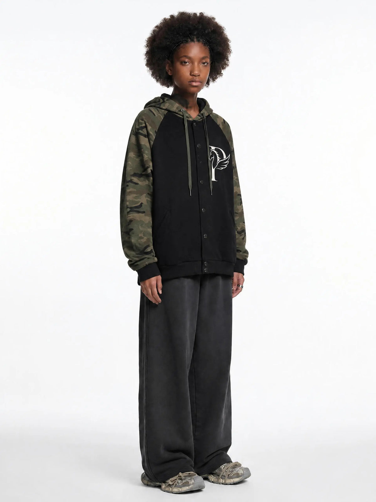 EQUESTRIAN CALON | ユニセックス カモスプライス ラグラン ジップフーディー — Unisex Camo-Splice Raglan Zip Hoodie