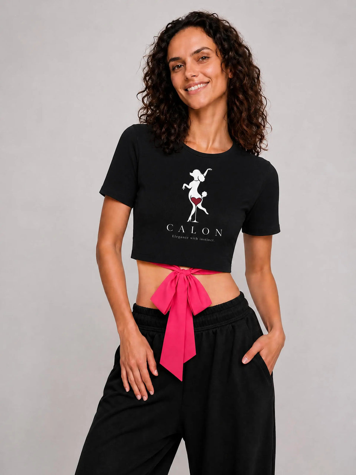 YOASOBI | ウィメンズ スリムフィット ボートネック Tシャツ マルチカラー